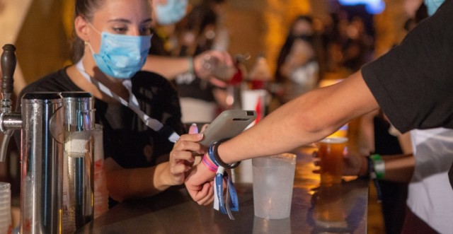 Los eventos vanguardistas utilizan un sistema de pago 'cashless'