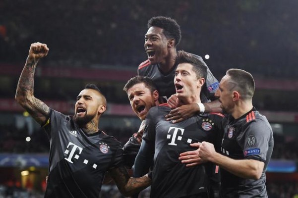 El Bayern vuelve a humillar al Arsenal y accede a cuartos con paso firme