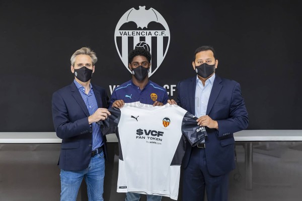 El Valencia inicia el difícil camino de las renovaciones estratégicas