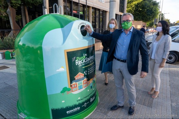 El confinamiento hizo a los cartageneros más perezosos a la hora de reciclar el vidrio