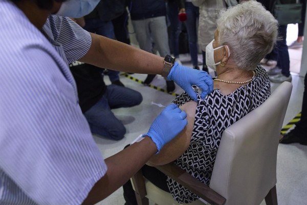 El 77,4% de la población ya ha recibido la pauta completa de vacunación contra la covid