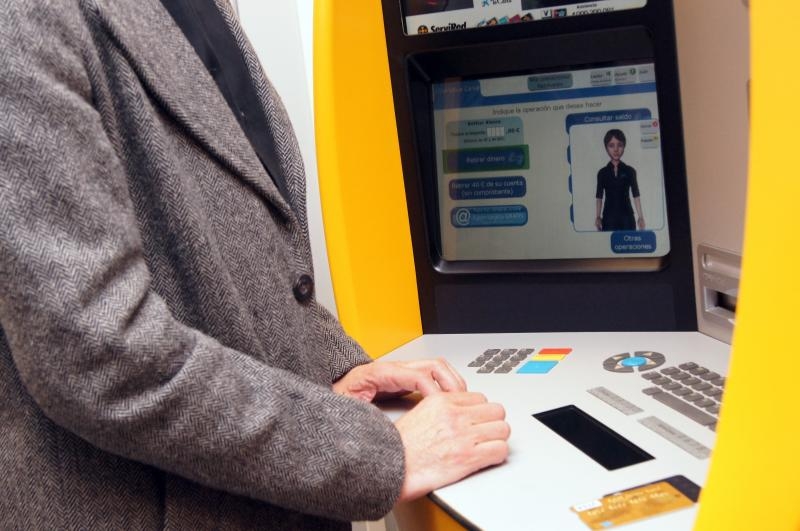 La retirada de efectivo en cajeros se dispara un 48% en el segundo trimestre de 2021
