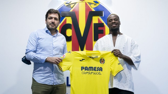 Aurier firma por el Villarreal hasta final de temporada