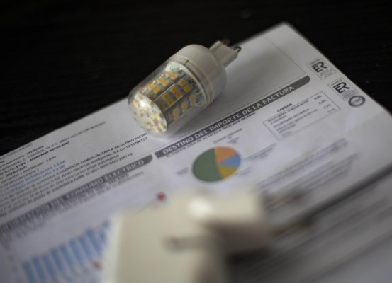 El precio de la luz vuelve a subir y marcará el lunes más caro de la historia: 186,46 euros/MWh