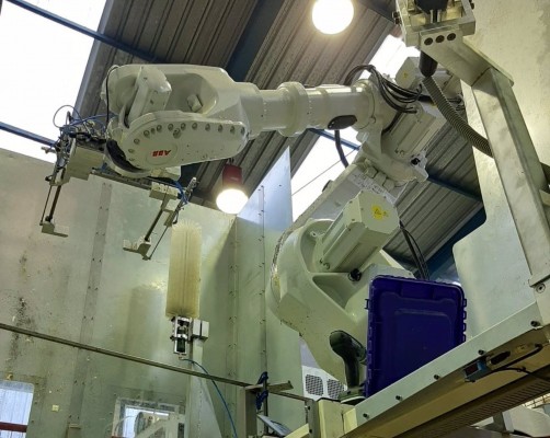 Recuperan 2,3 toneladas de plástico con un robot en la planta de residuos sanitarios de La Vall 