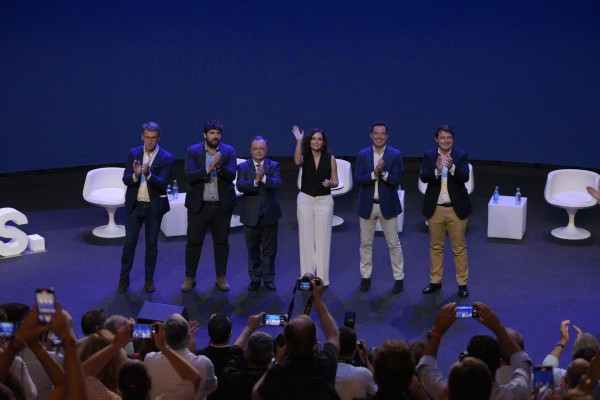 Los presidentes autonómicos del PP prometen lealtad a Casado y sólo Feijóo habla de financiación