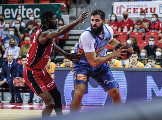 Un Dubljevic histórico lidera el triunfo del Valencia en Zaragoza