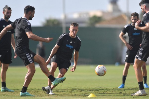 David Simón se cae de una convocatoria del Efesé con sólo 22 jugadores para viajar a Las Palmas