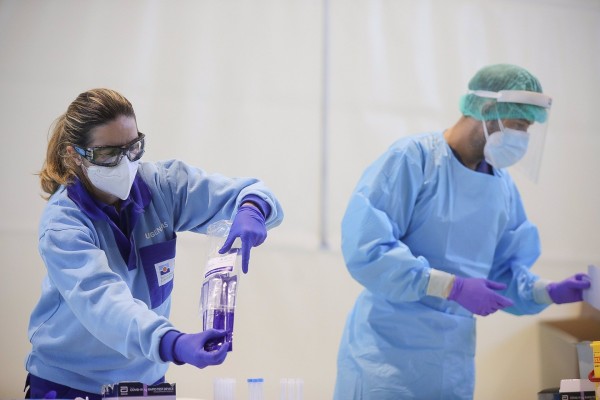  España notifica 2.037 nuevos casos de covid, 48 muertes y la incidencia se sitúa en 57,91