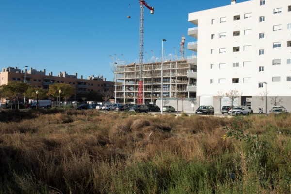Elche tan solo logra subastar 1 de sus 9 solares y 20 de los 58 aparcamientos: por 180.000 euros