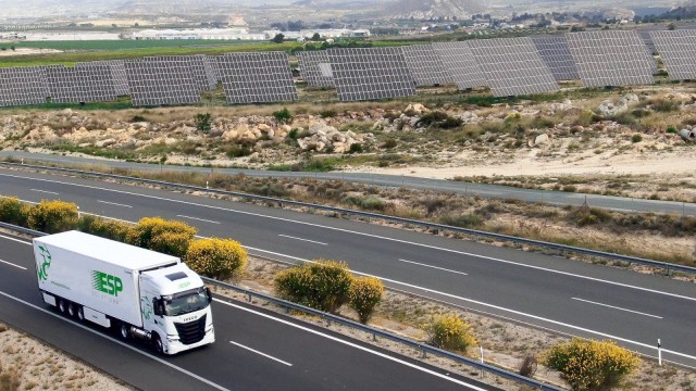 El volantazo en el negocio del transporte a Reino Unido: el Brexit se 'come' a los pequeños transportistas murcianos