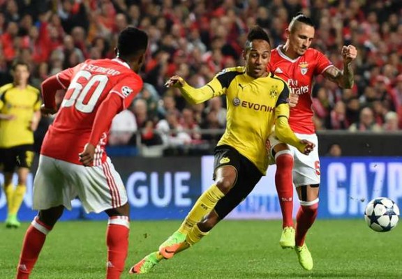 El Dortmund se mete en cuarto con triple de Aubameyang