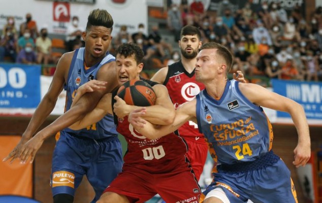 El Valencia visita la pista del Zaragoza de Ponsarnau en el debut de Rivero 