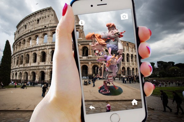 Las Fallas quieren salvar la brecha digital con realidad virtual y llibrets 2.0