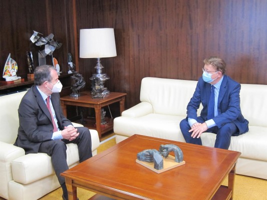 Caballero y Puig abogan por reforzar las conexiones aéreas y las relaciones empresariales