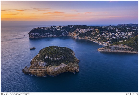 'Diània paisatges costaners', un llibre fotogràfic que convida a visitar el litoral tot l'any, no sols en estiu

