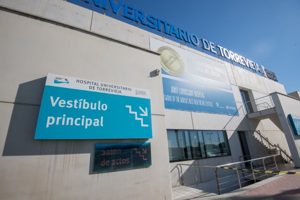 Sanidad busca director de Enfermería y directores económicos para el área de salud de Torrevieja 