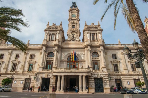 València aprueba las ordenanzas fiscales de 2022, orientadas a la recuperación
