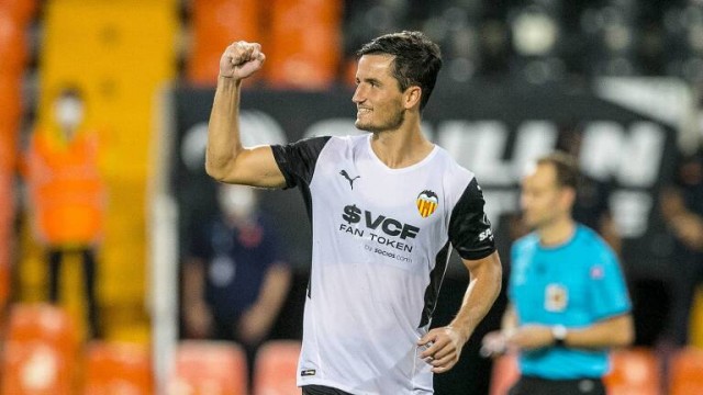 Hugo Guillamón se mantiene en una sub-21 sin Yeremy Pino
