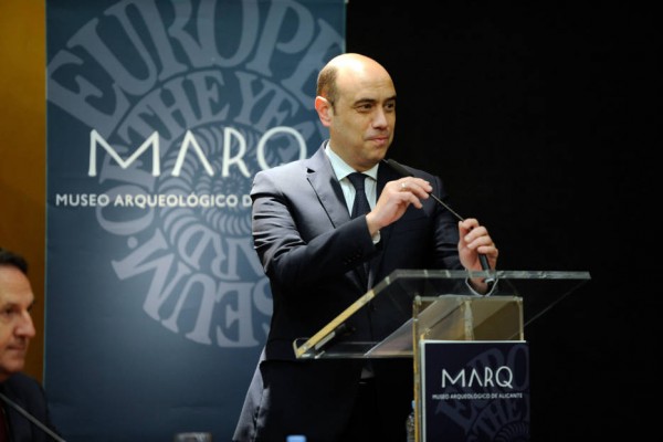 Echávarri ironiza con la reposición de calles franquistas: 