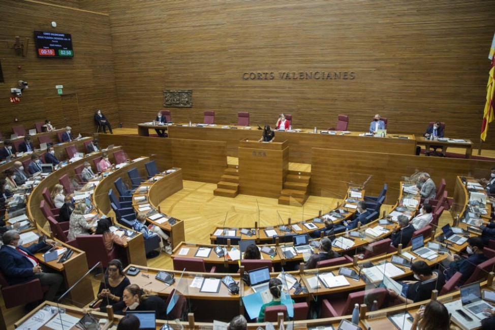 Imagen del hemiciclo de Les Corts este miércoles. Foto: EVA MÁÑEZ - 
