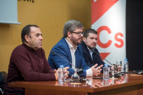 Desembarco de ex de Ciudadanos en el mitin del PP en la Plaza de Toros de València