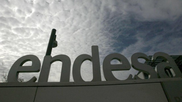 Competencia multa a las grandes eléctricas por realizar contratos sin permiso de los clientes