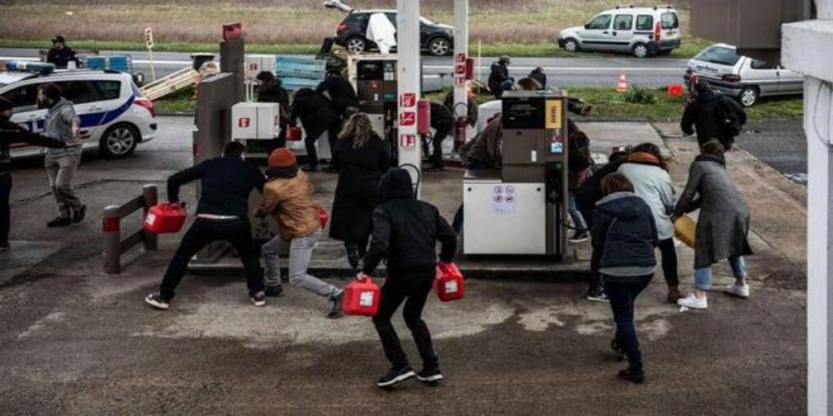 Caos en la gasolnera. Fotograma de la miniserie francesa 'Colapso' - 