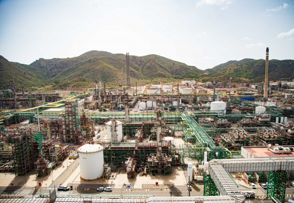Repsol asume su posición como cabeza tractora para la industria auxiliar de Cartagena

