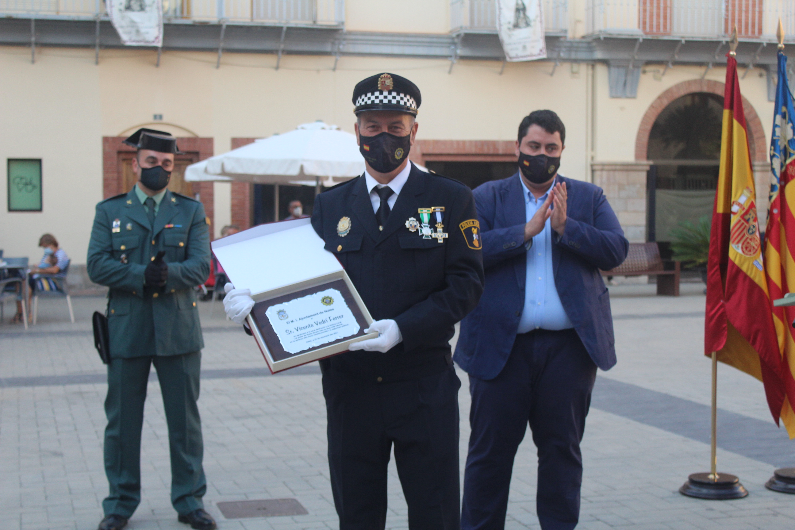 Nules celebra la festividad de la Policía Local con la despedida de uno de los agentes más veteranos