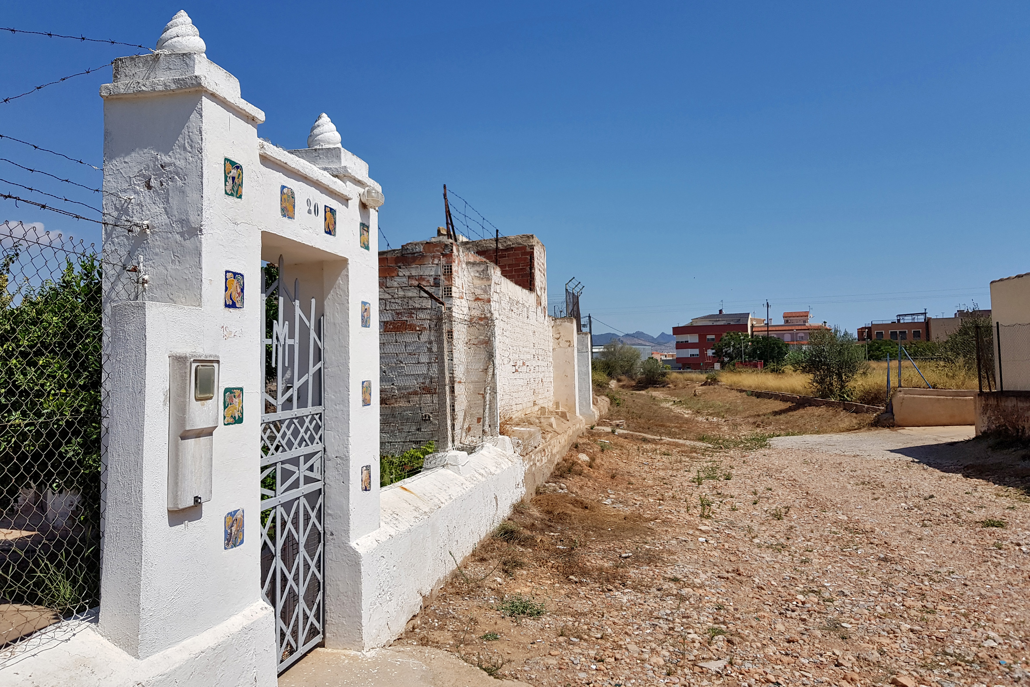 Ninguna empresa se interesa por el contrato para demoler los edificios en ruinas de Castelló