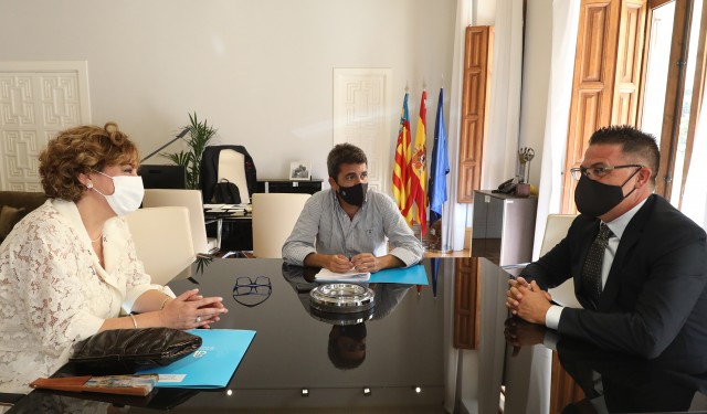 González de Zárate y Teresa Belmonte se estrenan en la Diputación en un pleno bronco