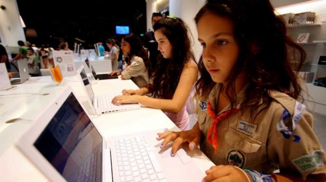 Los expertos alertan de que la ausencia de control parental en Internet es 