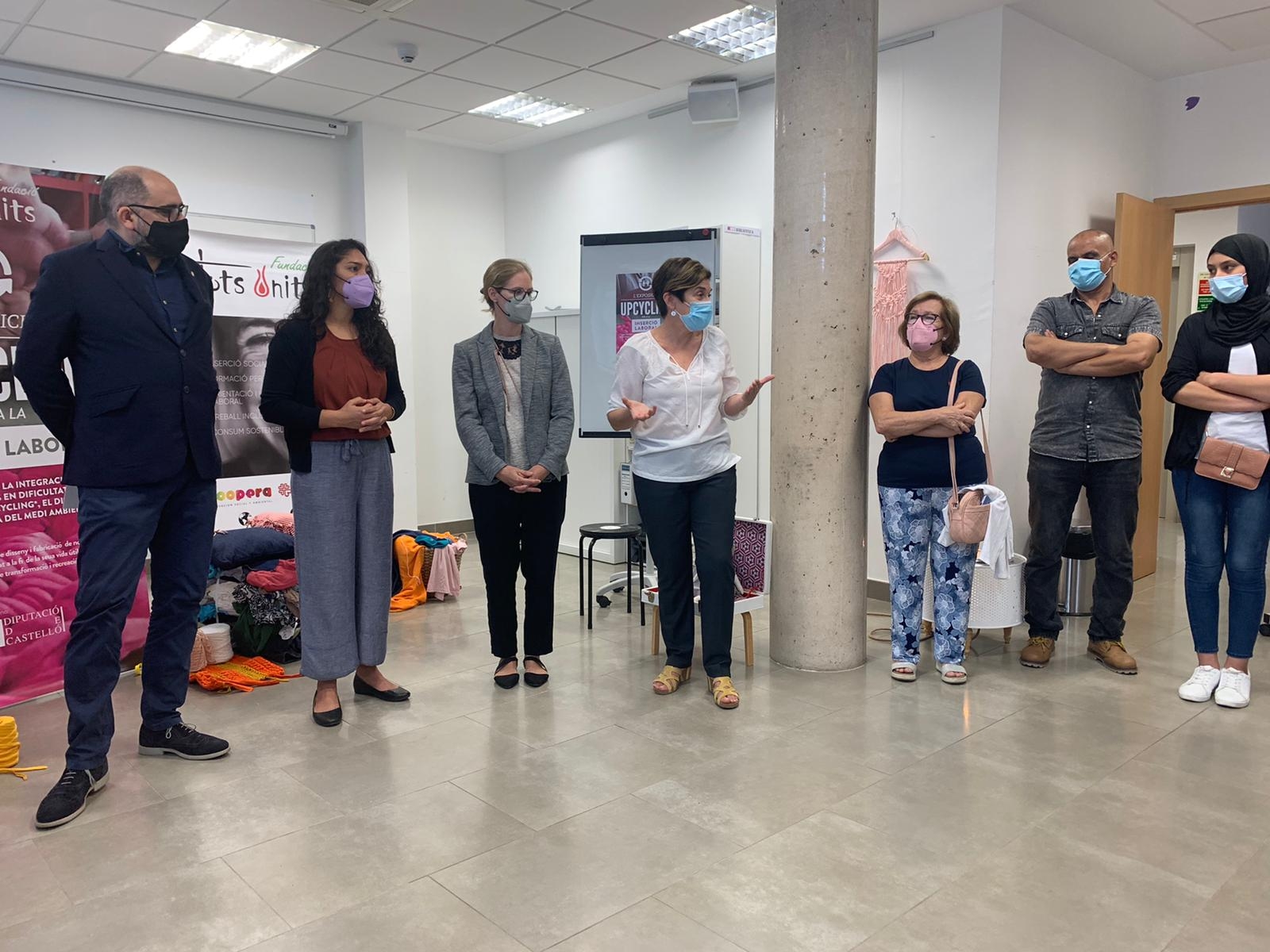 El diputado de Promoción Económica visita la exposición 'Upcycling por la inserción laboral'