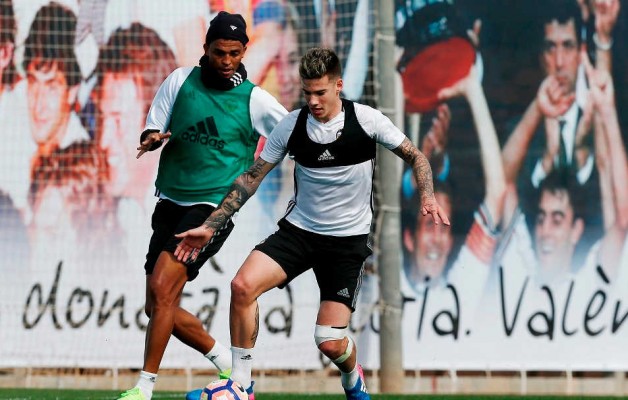 Voro duda en dar entrada a Mario Suárez en la medular o a Santi Mina en ataque
