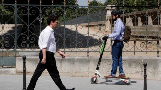 Expertos en seguridad vial defienden el uso del casco en patinetes: 