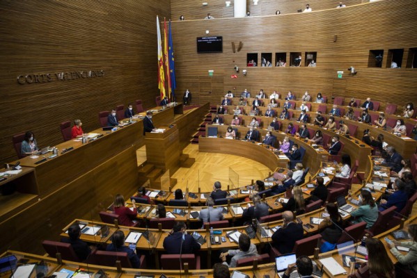 Casi 50 'ximoanuncios': aterrizaje de medidas, algo de 'reciclaje' y pocas novedades
