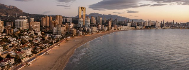 La murciana Secom ilumina el rascacielos residencial más alto de Europa, la Torre Intempo de Benidorm