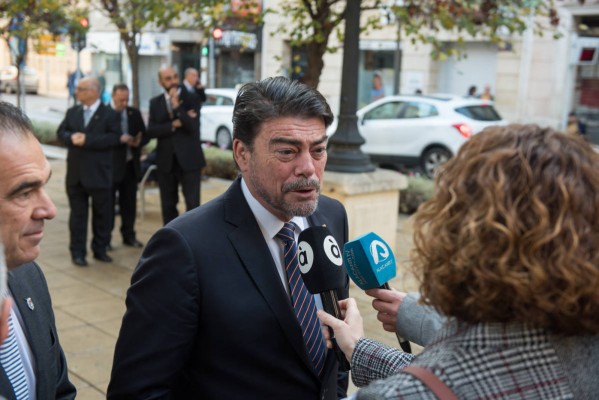 Barcala rechaza vender el Principal a la Generalitat y extiende su contraoferta de compra al Sabadell