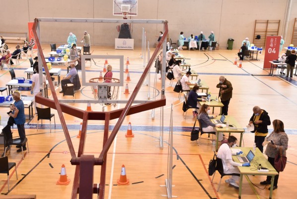 Sanitat habilita dos días de puertas abiertas para la vacunación sin cita en el Polideportivo El Toscar de Elche