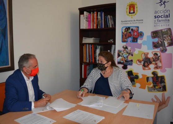 Alicante promueve un convenio con Cruz Roja para atender situaciones de emergencia