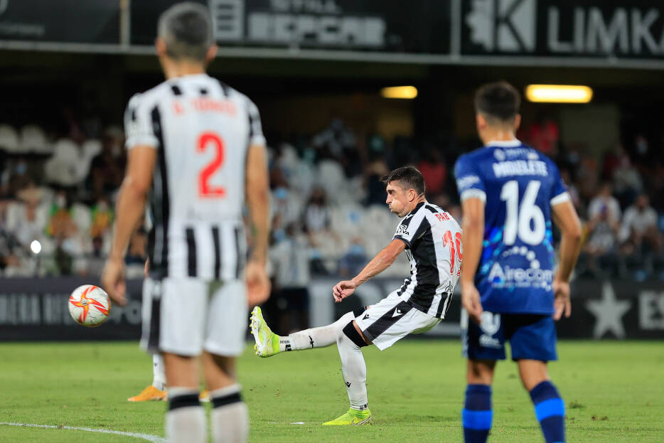 El Castellón sigue en construcción después de un mes de competición