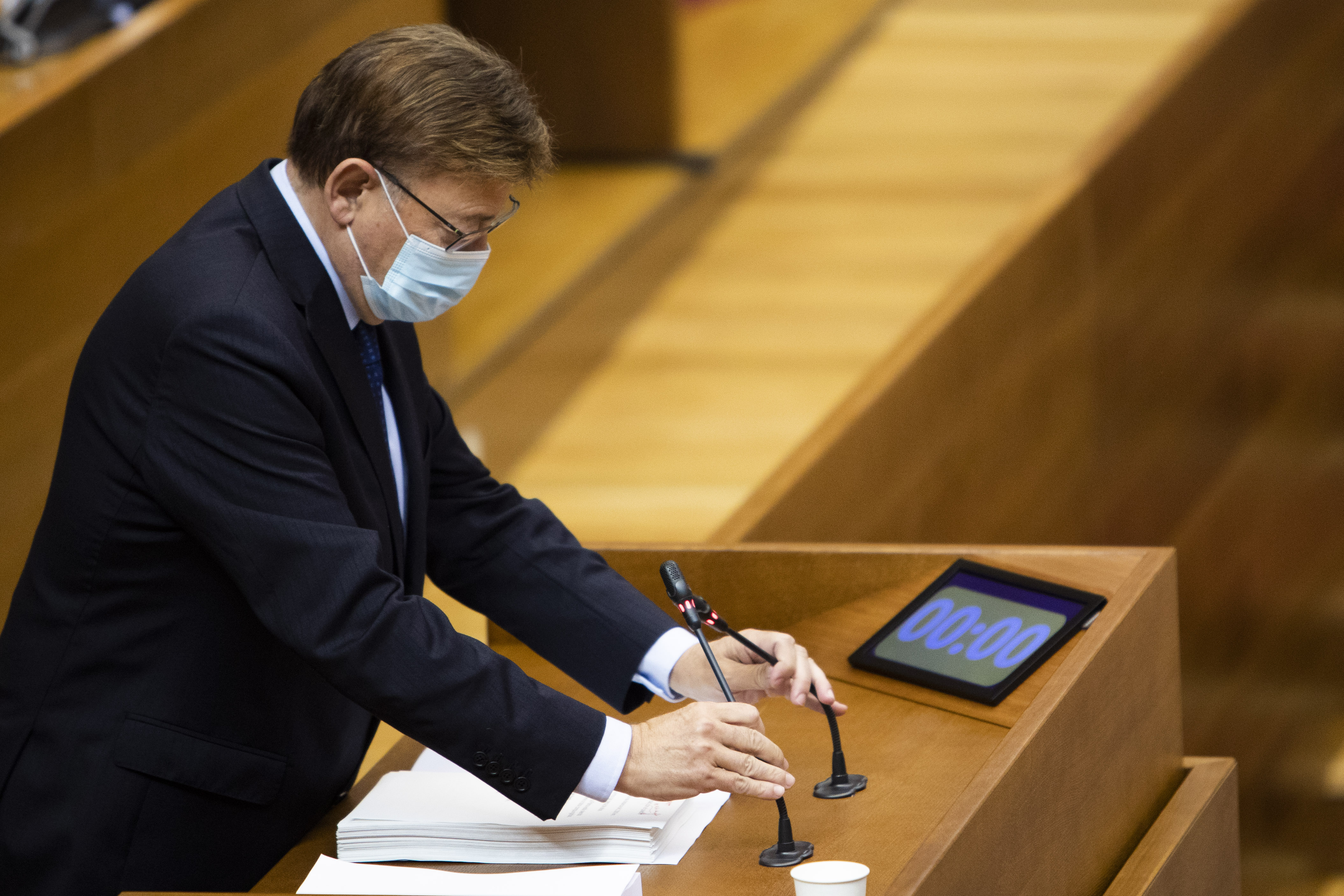 El presidente de la Generalitat, Ximo Puig, este lunes en Les Corts. Foto: EVA MÁÑEZ - 