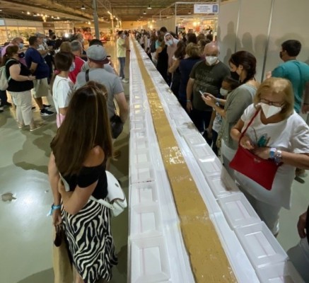 La pastilla de turrón más grande del mundo, de 56 metros, elaborada en Alicante Gastronómica