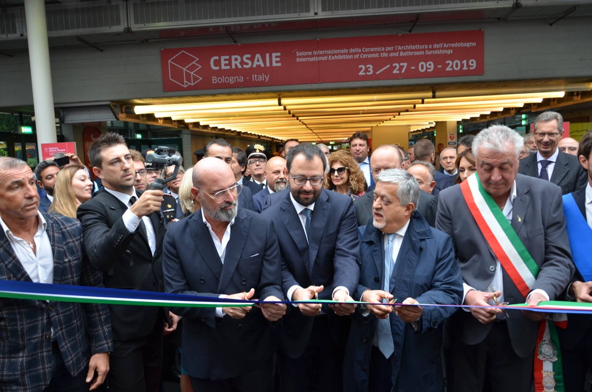 Inauguración de una pasada edición de la feria Cersaie en Bolonia. - 