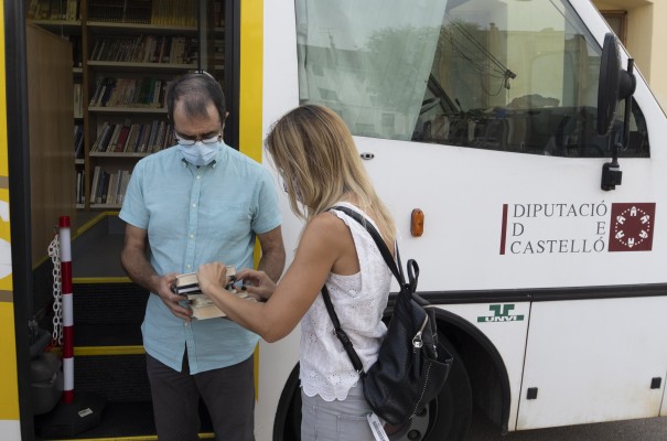 El 'bibliobus' de Diputación duplicará sus rutas por los pueblos de Castellón donde leer es más difícil