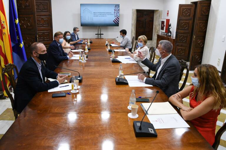 La Generalitat Valenciana estudia reducir restricciones e implantar el pasaporte covid