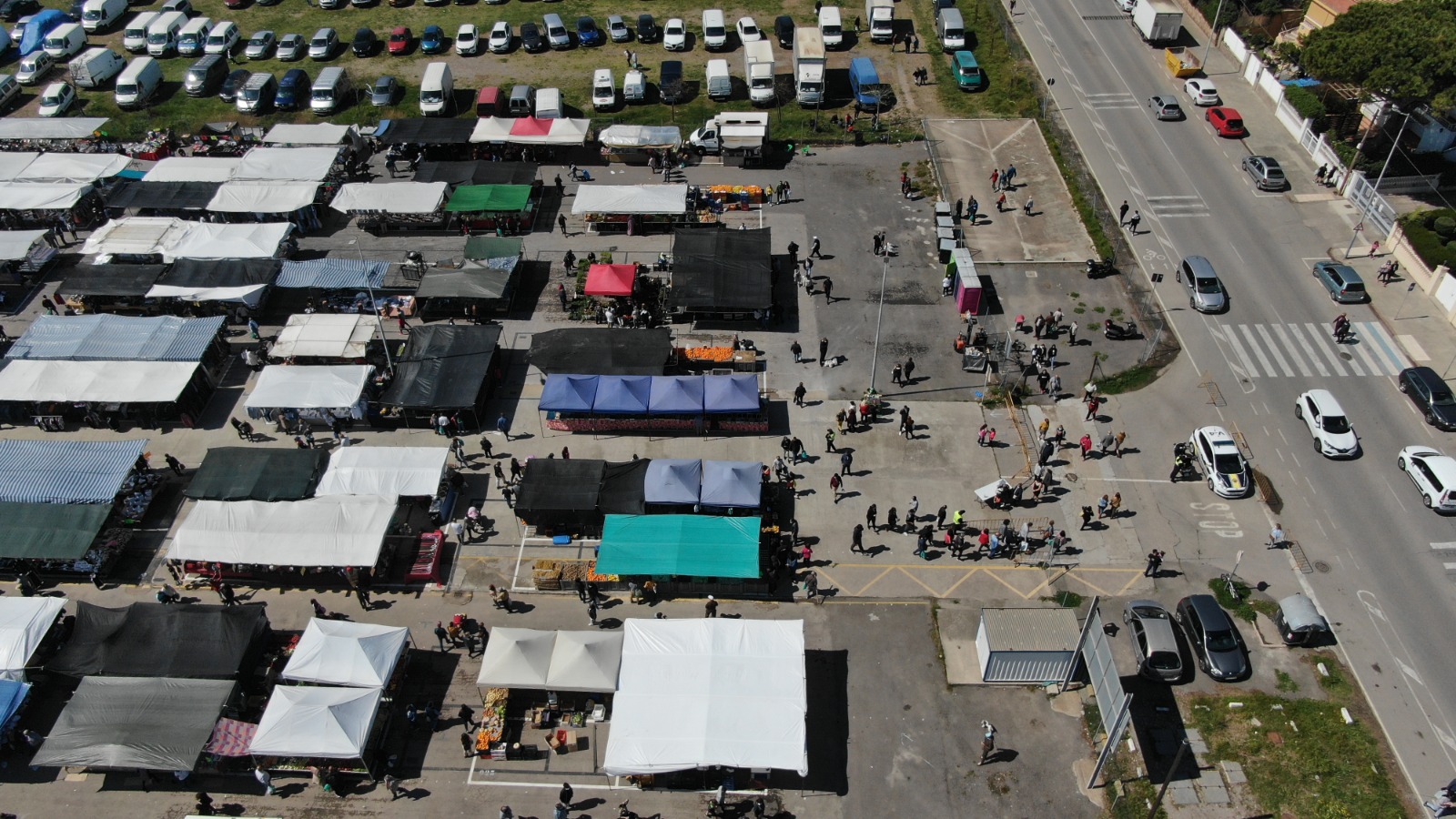 El Mercat de la Mar vuelve a la playa del Arenal de Borriana con todos los puestos abiertos