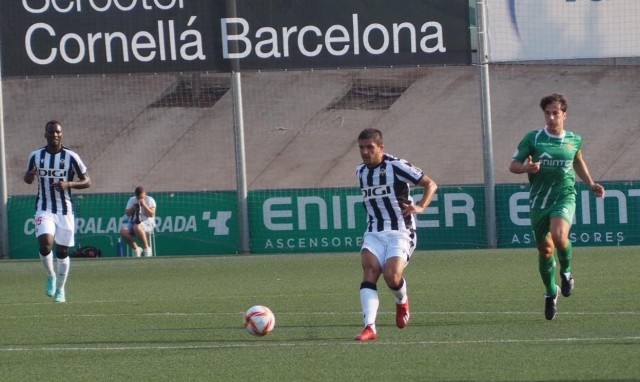 El CD Castellón rescata un punto en el último suspiro en Cornellà
