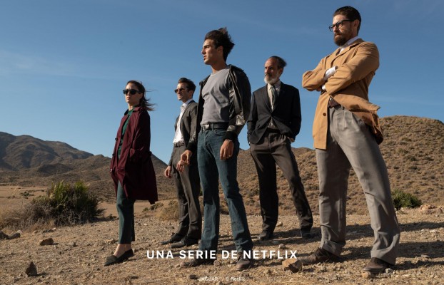 Gafas Hawkers para 'cazar' nazis: Netflix ficha a la empresa alicantina para su nuevo hit